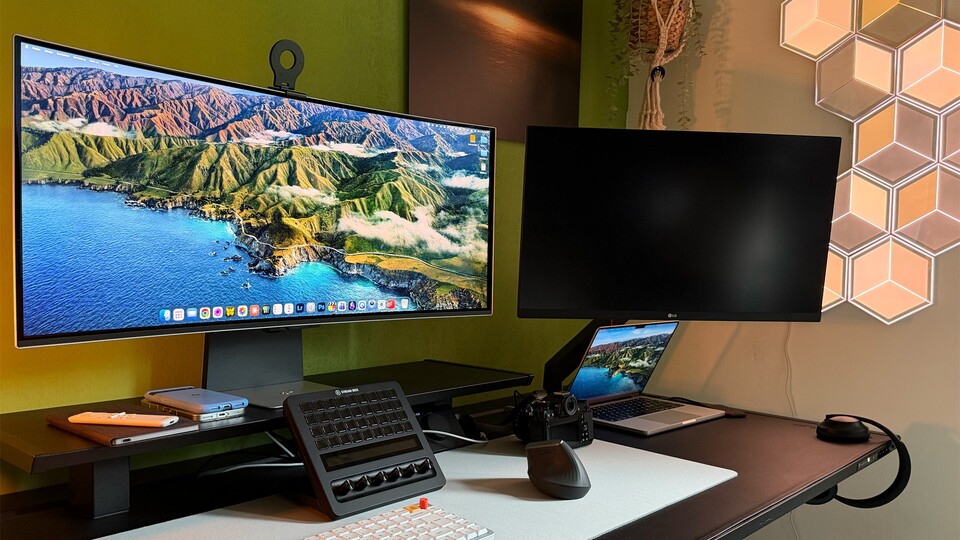 Mehr oder weniger mein täglicher Arbeitsplatz seit vier Jahren. (Bild: Patrick S. - GameStar Tech)