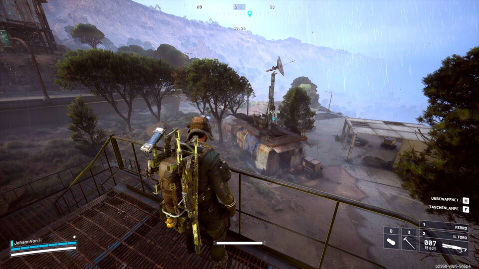 Felddepots sehen immer gleich aus. Achtet auf die blauen Planen und die Satellitenschüssel, dann werdet ihr sie schon aus der Ferne schnell erkennen.