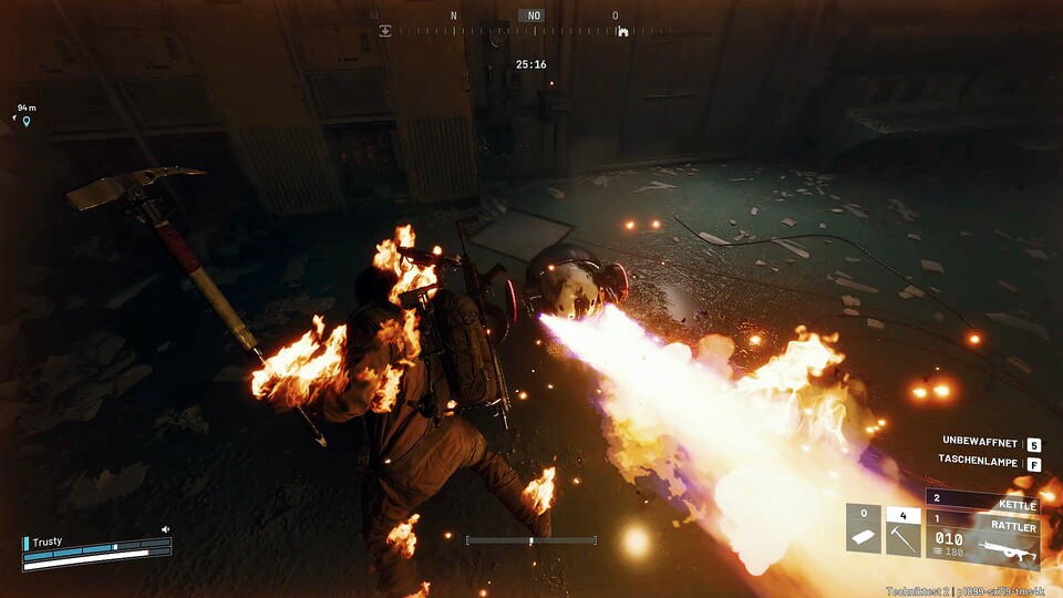 Diese unauffällig kleine Roomba bringt uns plötzlich mit einem Flammenwerfer in Brand. Frech!