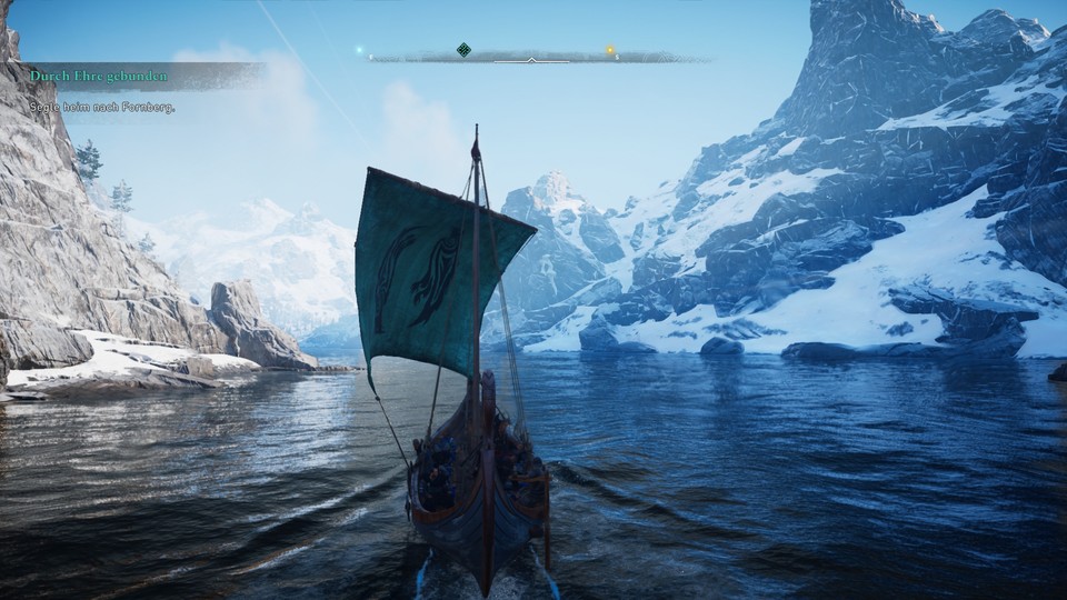 Mit dem Langboot durch den Fjord - das ist in Assassin's Creed Valhalla ein schöner virtueller Ersatz für die ausgefallenen Ausflüge im Echtwelt-Lockdown.