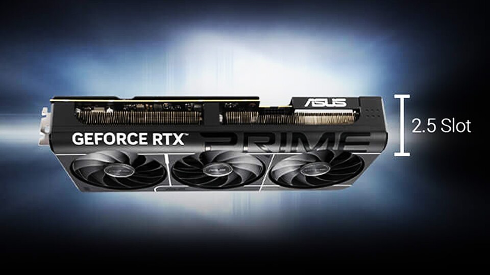 Mit einer Gesamthöhe von 2,5 Slots gehört die Prime-Version der RTX 5070 Ti bereits zu den flacheren Modellen der Grafikkarte.