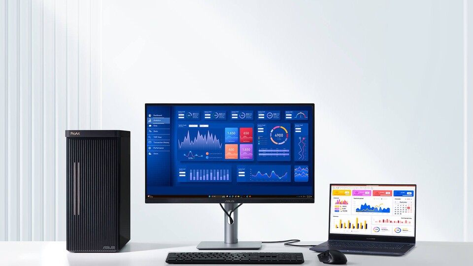 Eine Tastatur, eine Maus – beides am Monitor angeschlossen, kontrolliert wahlweise euren Laptop oder euren Desktop-PC.
