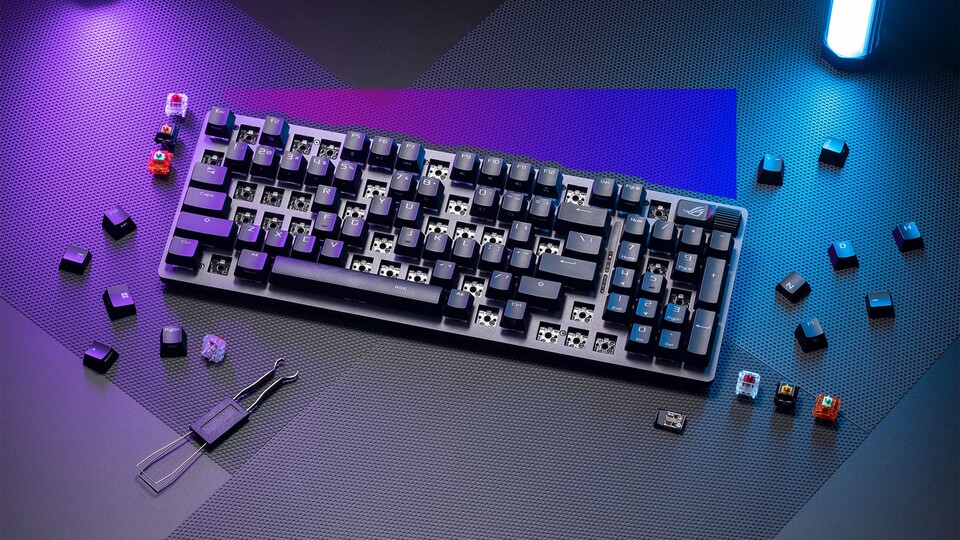 Dank der Hot-Swap-fähigen Switches könnt ihr die Schalter der ASUS ROG Strix Scope II 96 nach eurem Belieben austauschen, um ein auf euch perfekt zugeschnittenes Tippgefühl zu erschaffen!
