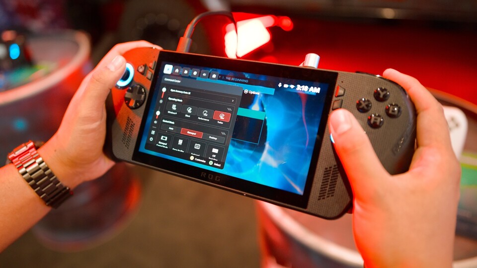 Die Asus ROG Xbox Ally X punktet mit hervorragender Ergonomie und der neuen Vollbild-Xbox-Erfahrung. (Bildquelle: Duy Linh DinhGameStar Tech)