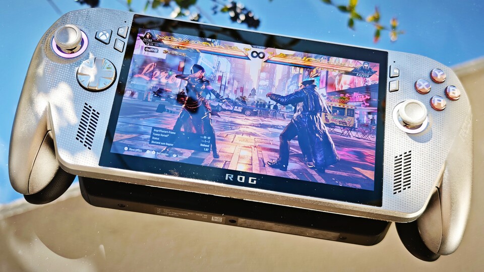 Die Griffe machen die Asus ROG Xbox Ally X zu einem der komfortabelsten Handhelds auf dem Markt. (Bildquelle: Duy Linh DinhGameStar Tech)