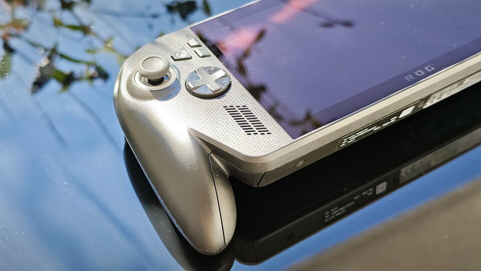 Die Ergonomie der Asus ROG Xbox Ally X ist exzellent. (Bildquelle: Duy Linh DinhGameStar Tech)