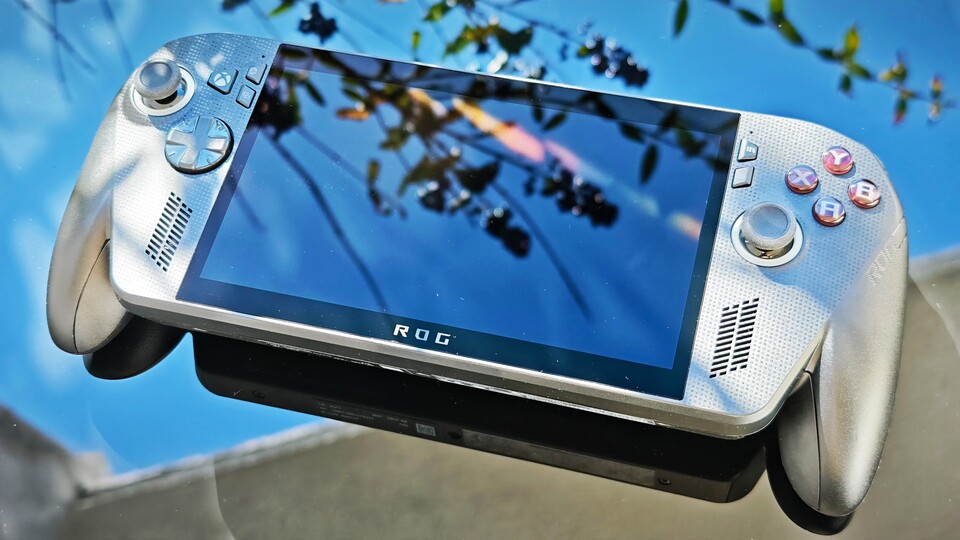 Die Asus ROG Xbox Ally X ist einer der schnellsten und komfortabelsten Handhelds. (Bildquelle: Duy Linh DinhGameStar Tech)