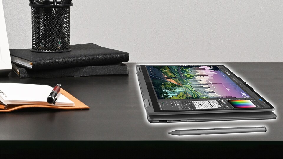 Der Name vom Lenovo Yoga 7 kommt von seiner Flexibilität. Besonders Grafiker und Designer wird der beiliegende Lenovo Digital Pen freuen.