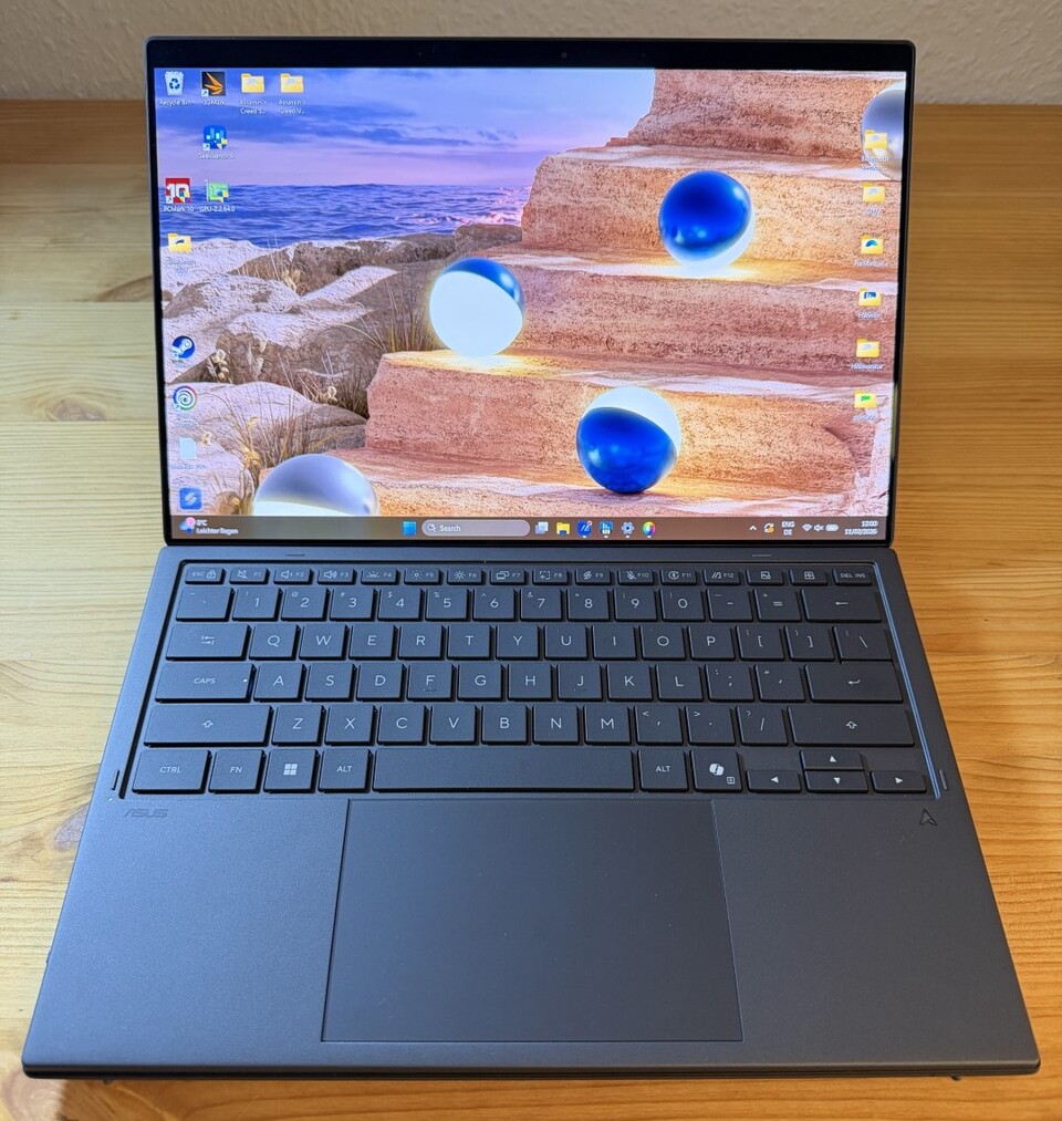 Mit aufgelegter Tastatur sieht das Duo aus wie jedes andere Notebook auch.