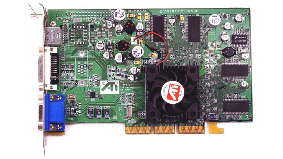 Damals hatte AMD den Grafikkartenhersteller ATI noch nicht übernommen. Die hier zu sehenden ATI Radeon 7500 verfügte maximal über 64,0 MByte Videospeicher.
