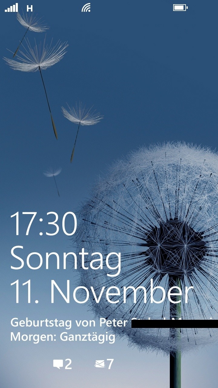 Windows Phone 8 zeigt auf Wunsch aktuelle Informationen und Nachrichten auf dem Sperrbildschirm an – allerdings nur, wenn die entsprechende App die Funktion auch unterstützt. 