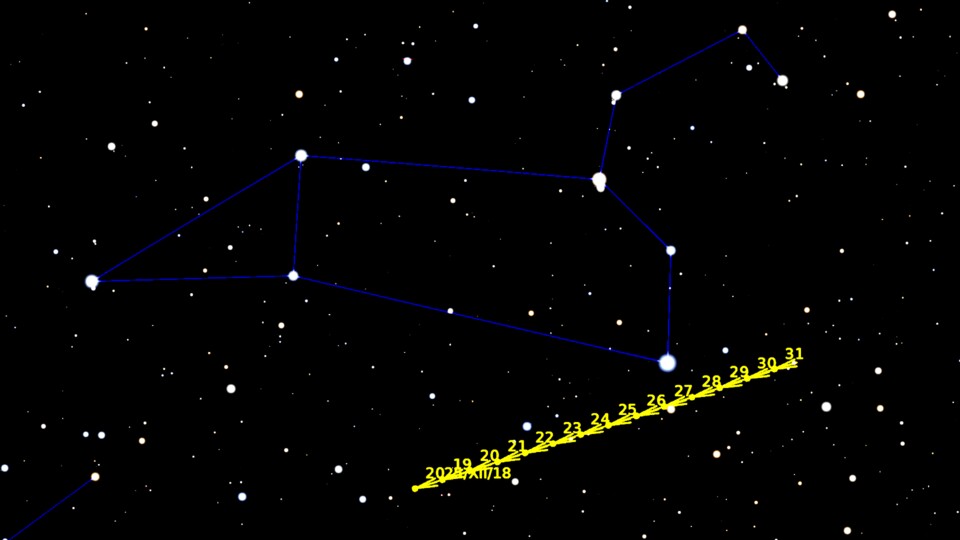Die gelbe Linie zeichnet den Kurs des Kometen. In Blau ist der Löwe dargestellt. Regulus ist unten rechts nahe der gelben Linie zu finden.
Bildquelle: Erstellt mit Stellarium durch Andreas Vogel