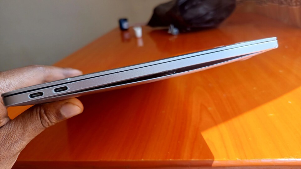 Dieses MacBook sollte der Besitzer besser nicht mehr verwenden. (Quelle: Reddit)