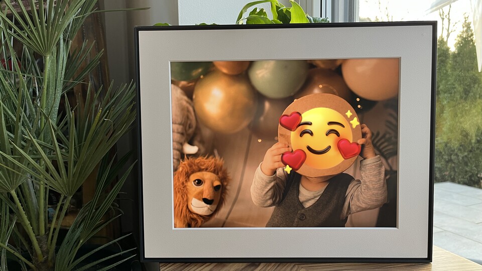 Der Rahmen wechselt automatisch zwischen Quer- und Hochformat, wenn ihr ihn umdreht. (Bildquelle: Mirco KämpferGameStar Tech)