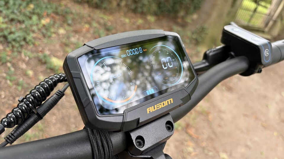 Bereits im Eco-Modus kann der Roller bis zu 30 kmh schnell fahren.