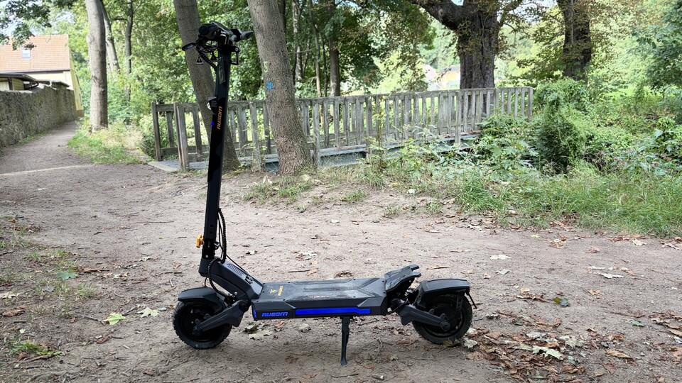 Der Ausom DT2 ist ein so kraftvoller E-Scooter, dass er in Deutschland öffentlich nicht gefahren werden darf.