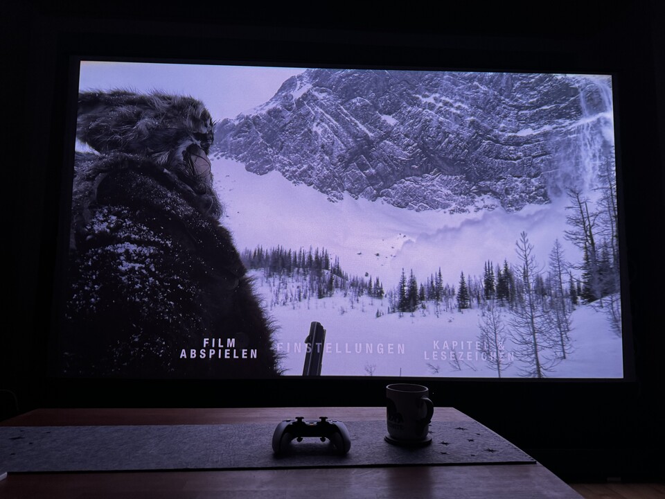 Kollege Lorenz durfte schon einen Laser-TV daheim testen - um es mit seinen Worten zu sagen: Mir ist die Kinnlade heruntergeklappt.