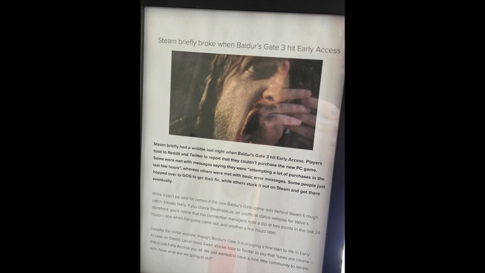 In den Büros von Larian wurde ein Artikel zum Early-Access-Release eingerahmt.