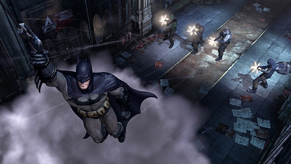 Mit dem verbesserten Greifhaken schwingt Batman sich in die Luft, um praktisch aus dem Nichts auf seine Feinde herabzustürzen.