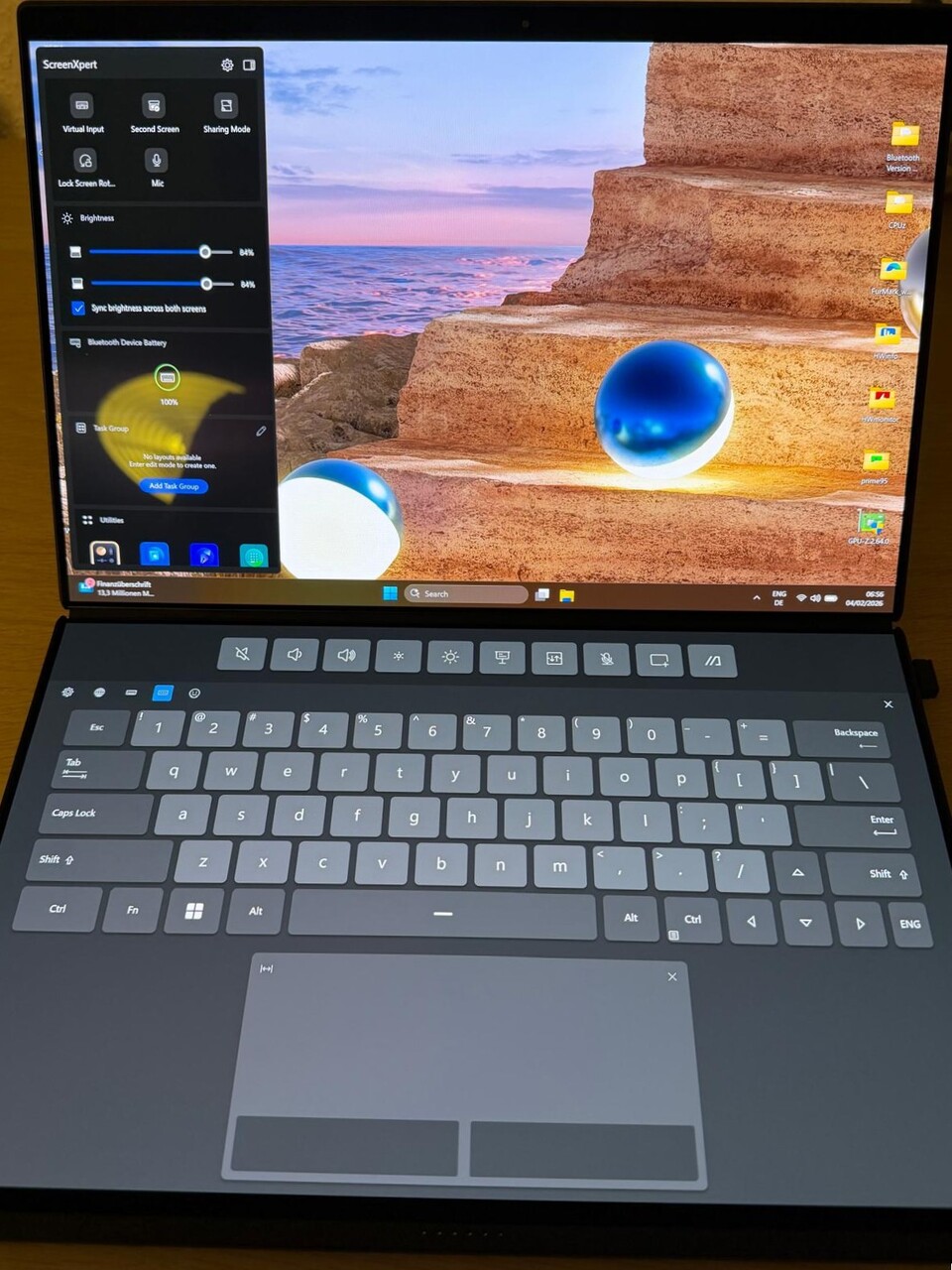 Obwohl das Duo zwei Touchscreens hat, bietet Asus die Möglichkeit ein virtuelles Touchpad einzublenden.