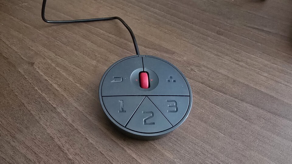 Hat mich echt beeindruckt: Mit diesem praktischen Gerät habt ihr jederzeit Zugriff auf die Settings, auch mitten im Spiel!