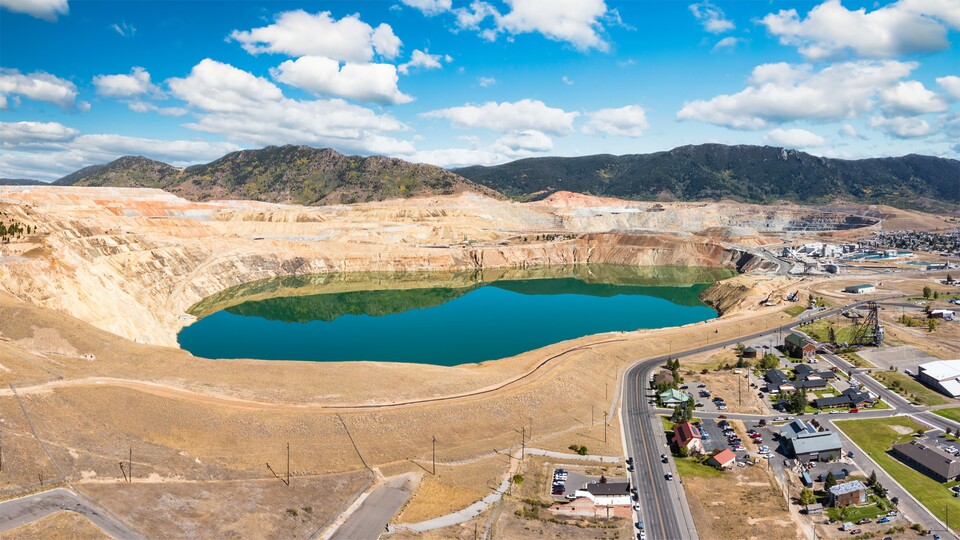 Die Berkeley Grube in Butte, Montana. Vielleicht stellt sie ein ungeahntes Ressourcenvorkommen des 21. Jahrhunderts dar. (mandritoiu - Adobe Stock)