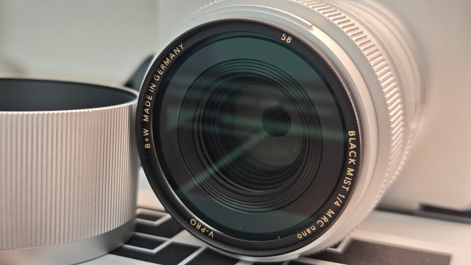 Solche Filter werden an das Gewinde von eurem Objektiv geschraubt. Es gibt mit der Ricoh GR III HDF sogar eine Kompaktkamera, die so einen Filter verbaut hat. (Bildquelle: Duy Linh DinhGameStar Tech)