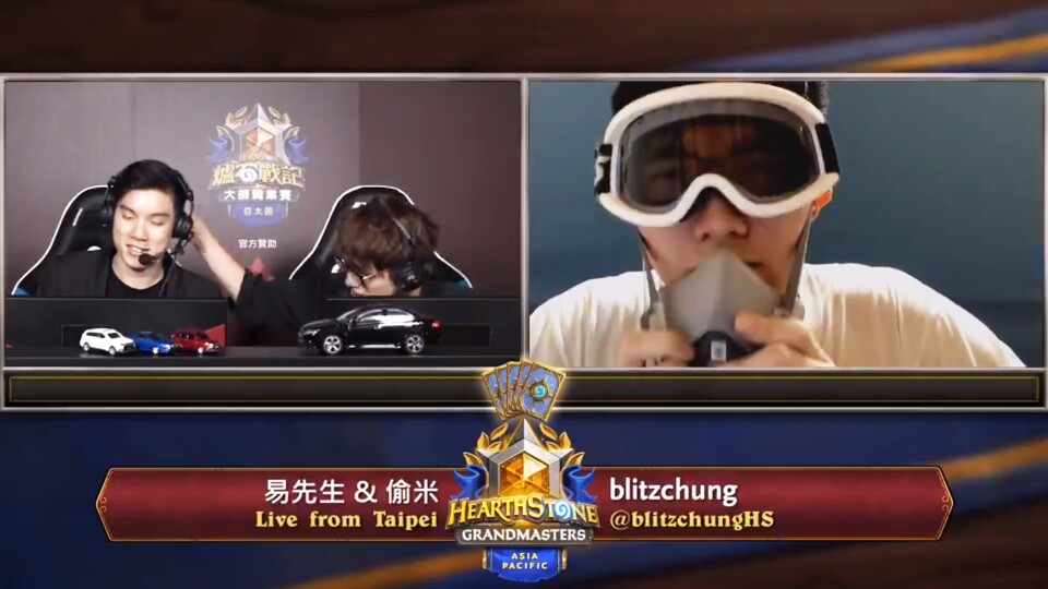 Der E-Sportler Blitzchung (rechts im Bild) protestiert mit Gasmaske, Skibrille und 8 chinesischen Worten für die Freiheit von Hongkong und wird dafür von Blizzard bestraft.