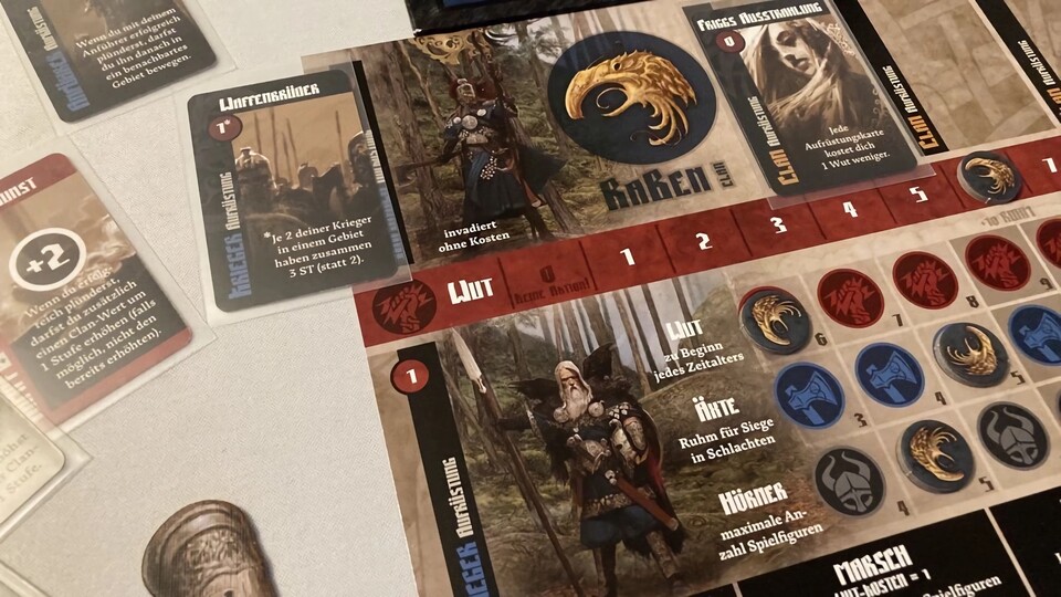 Jede Partie müsst ihr dank des Draft-Systems andere Strategien für euren Clan entwickeln. Die Karten erlauben dabei herrlich fiese Winkelzüge.