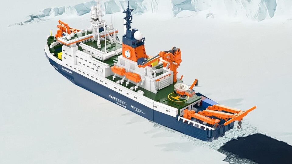 Die Polarstern ist ein doppelwandiger Eisbrecher und ist bei Temperaturen von bis zu -50 °C einsatzfähig. Ich hole mir mal ein Eis zum Aufwärmen.
