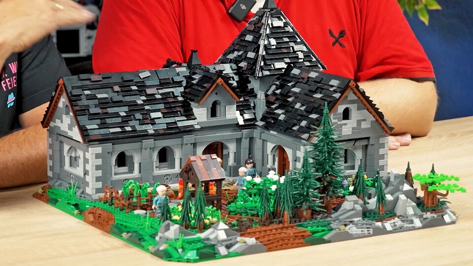 Das bescheidene Häuschen der Mönche ist nicht mehr. Jetzt leben sie in einem stattlichen Großbau!