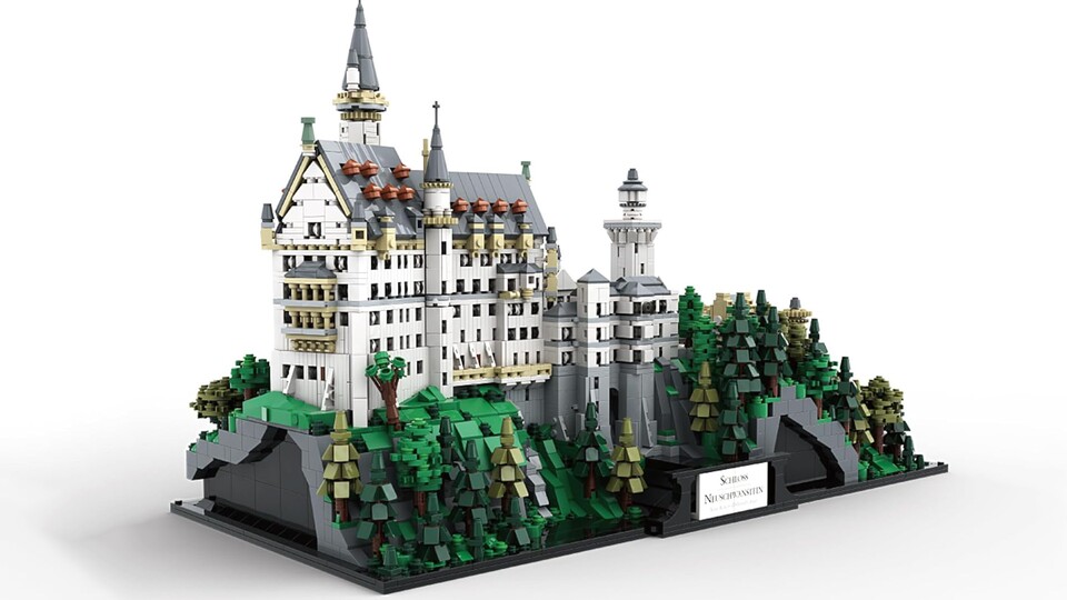 Dichte grüne Wälder treffen weißen Stein. Das 10283 BlueBrixx Pro-Set von Schloss Neuschwanstein ist groß und imposant.