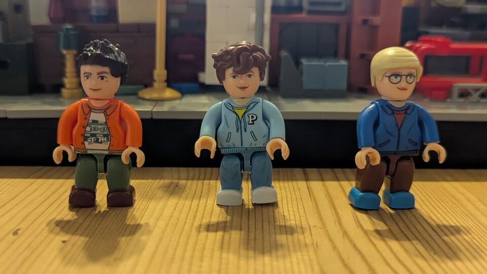 Auch als Minifiguren übernehmen die drei Detektive jeden Fall.