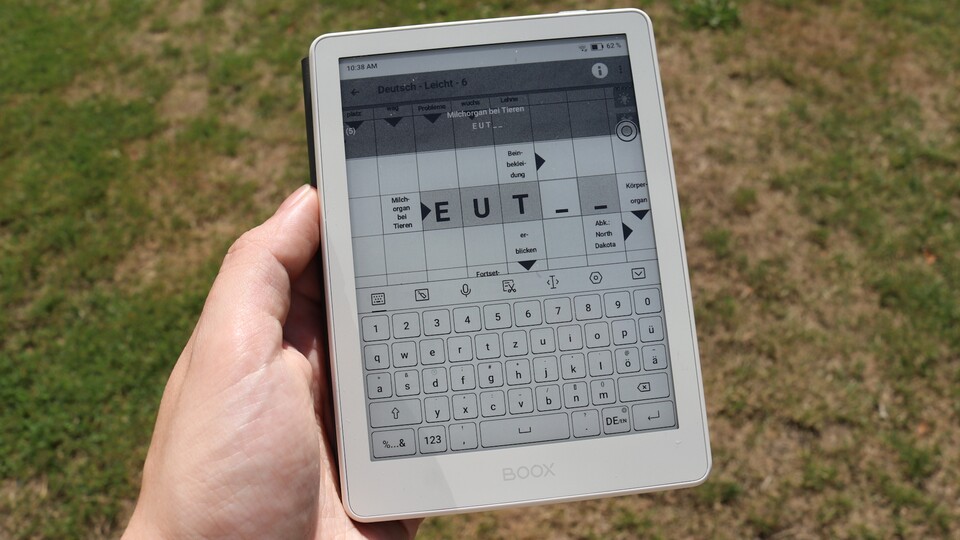 Durch das offene System kann ich auch Apps wie ein Kreuzworträtsel-Spiel auf dem E-Reader nutzen.