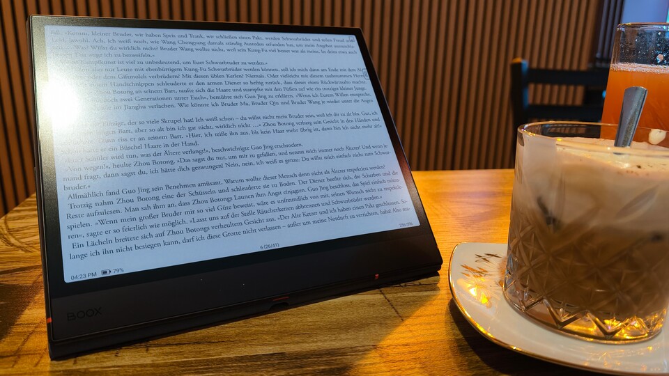 Mit dem optional verfügbaren Origami-Case lässt sich das Tablet auch hervorragend zum Lesen aufstellen. (Bildquelle: Duy Linh DinhGameStar Tech)