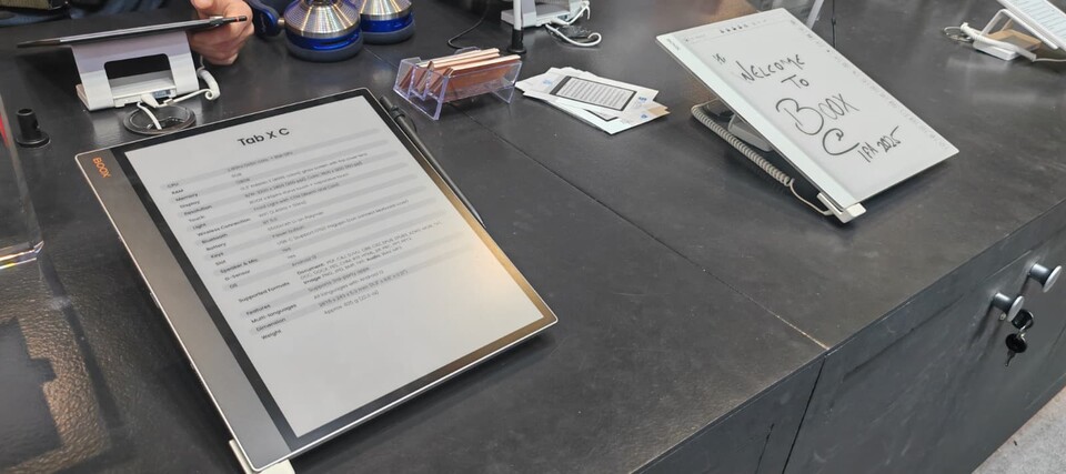 Auf dem Tab X C lese ich Dokumente, fertige aber auch handschriftliche Notizen an.