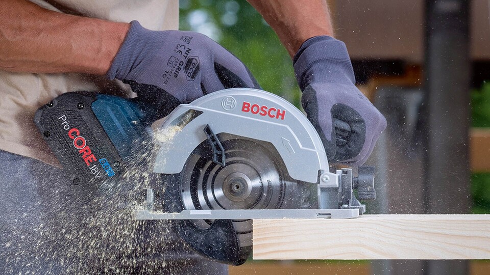 Schneidet Holz wie Butter: Bosch Professional hat Power - und das merkt man bei jedem Einsatz!