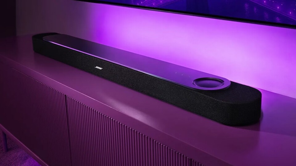 Die Soundbar benötigt recht viel Platz unter dem Fernseher.