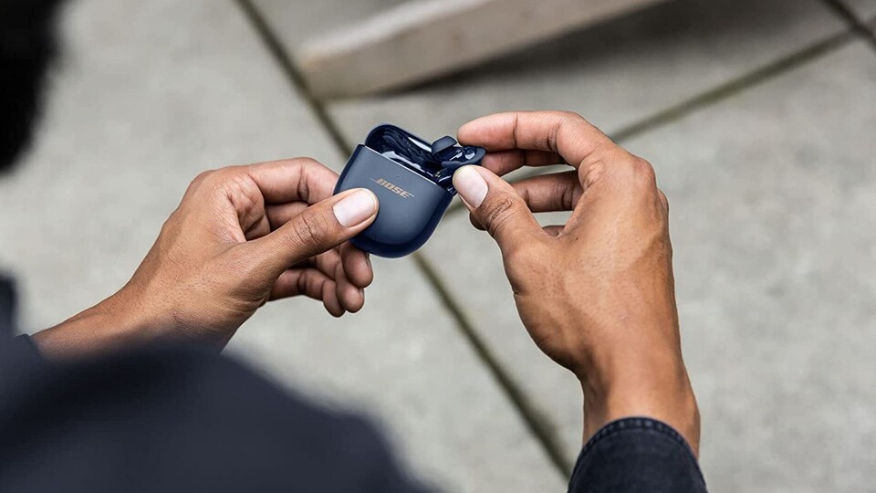 6 Stunden Akkulaufzeit, über 24 Stunden mit Ladeetui: Der Akku der kleinen Earbuds ist beachtlich.