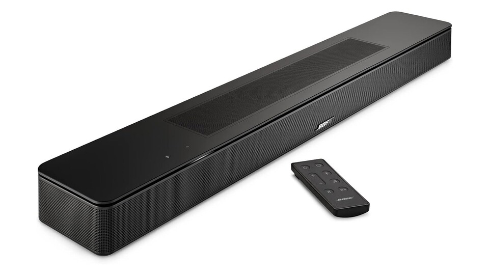 Die Bose Smart Soundbar 600 könnt ihr entweder per beiliegender Fernbedienung steuern oder ganz bequem mit eurem Smartphone.