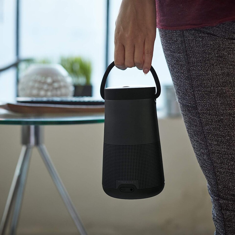 Der Griff ist ein nettes und praktisches Extra, aber auch ohne wäre die Bose Soundlink Revolve+ einen Kauf wert.
