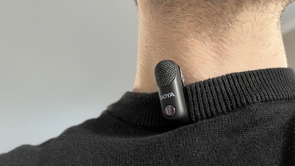 Die Sender haben einen großen Knopf, der sich auch blind gut ertasten lässt.