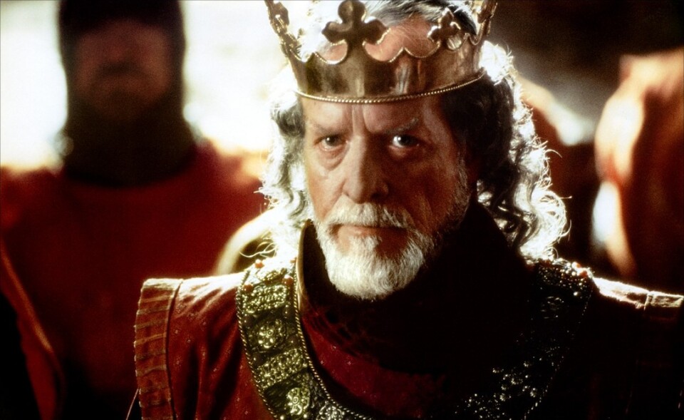 Im Film Braveheart tritt Edward Longshanks als großer Gegenspieler in Erscheinung. Gespielt wird er hier von Patrick McGoohan, der genauso groß war wie das historische Vorbild. (Bildrechte: Disney)