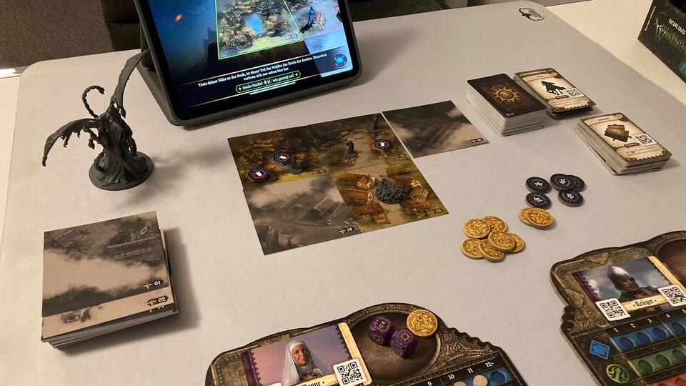 Die Spielwelt von Destinies deckt ihr über Karten erst nach und nach auf. Um mit ihr zu interagieren, verwendet ihr eine App.