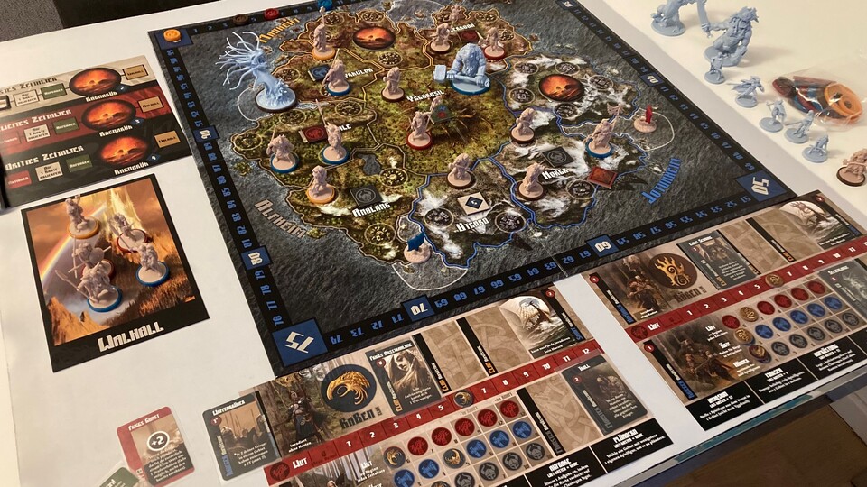 Blood Rage sieht auf dem Tisch richtig schön nerdig aus, macht dank seiner tollen Dynamik aber selbst denjenigen Spaß, die sonst nur Catan oder Carcassonne kennen.