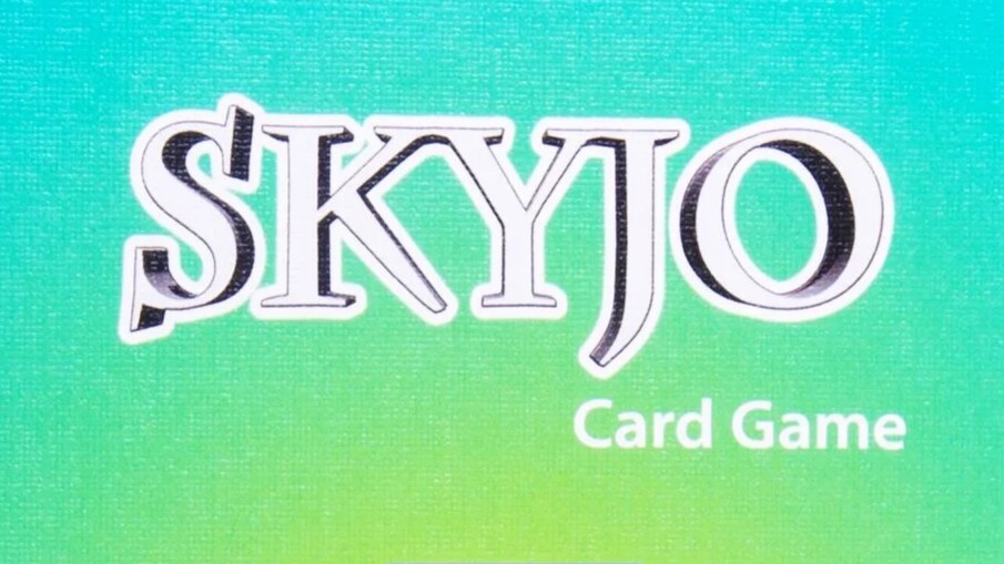 Das perfekte Spiel für aufbrausende Mitspieler ist Skyjo.