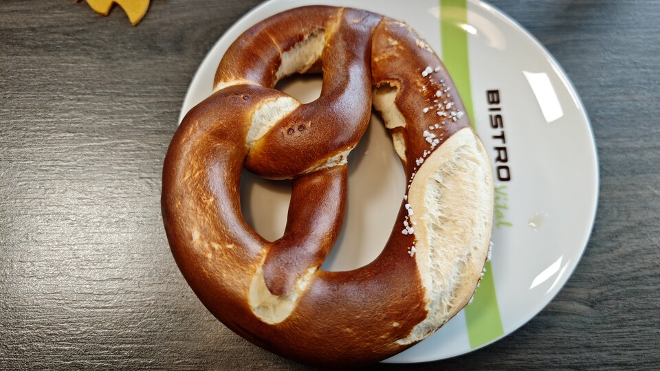 Zwischendurch habe ich mir einen kurzen Brezel-Lunch gegönnt. (Bildquelle: Duy Linh DinhGameStar Tech)