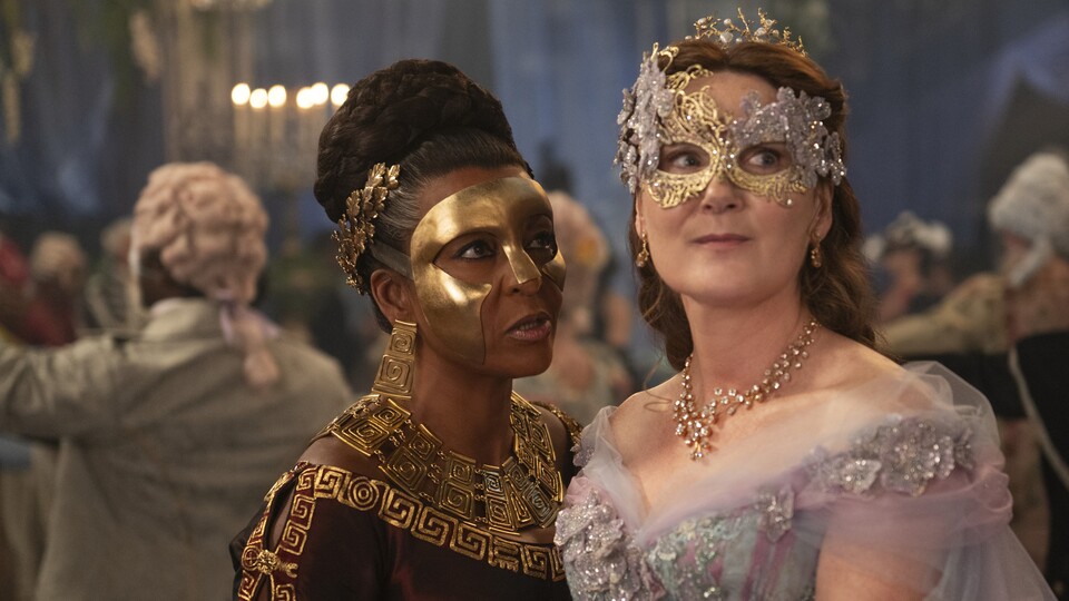 Violet (rechts) möchte, dass ihre Kinder die gleiche wundervolle Liebe erfahren, wie sie und ihr verstorbener Mann Edmund. Bildquelle: Netflix