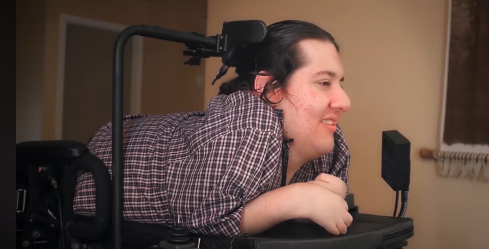 Der Rolltisch ermöglichte es Mike bequem und nach eigenem Willen sich forzubewegen. (Bildquelle: Street FighterYouTube)