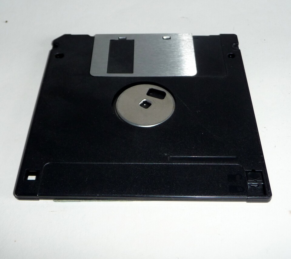 Mit der stabileren 3,5-Zoll-Diskette konnten zum Beispiel Truppenbefehle am PC gespeichert und verschickt werden, das lästige Formularausfüllen der Briefspiele ist Geschichte.